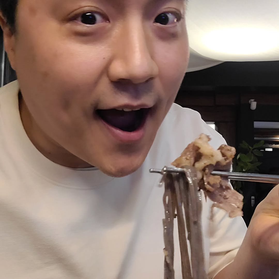 banchan_joy 게시물 이미지: 여러분! 10년 만에 혼자 대학로 왔어요.
맛있는 것도 먹고 연극도 봤어요....