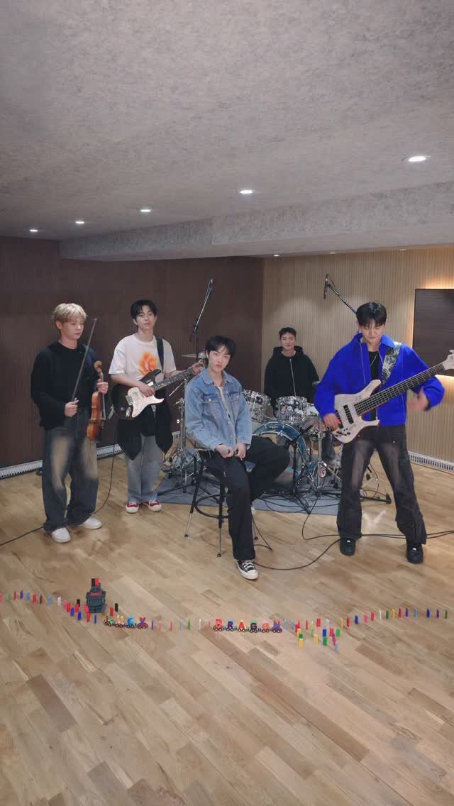 band_lucy 게시물 이미지: [#LUCY] 한 편의 만화 같은📕 #드래곤포니 #안태규 님의...