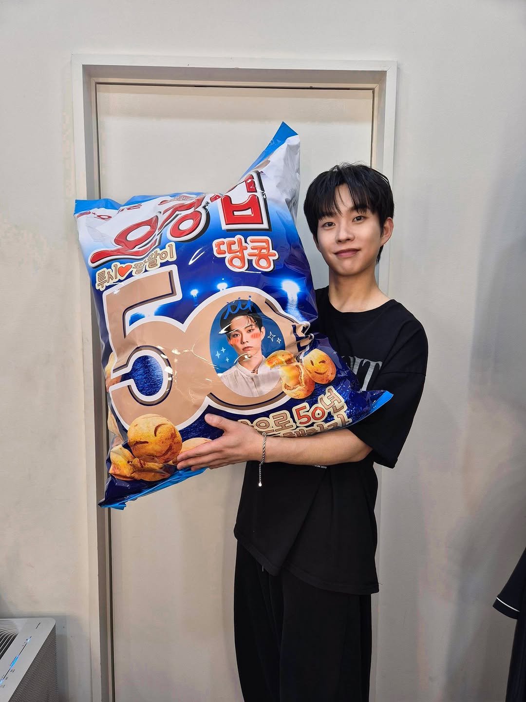 Photo shared by LUCY on March 30, 2026 tagging @yeopx2, and @orion_world. May be an image of text.