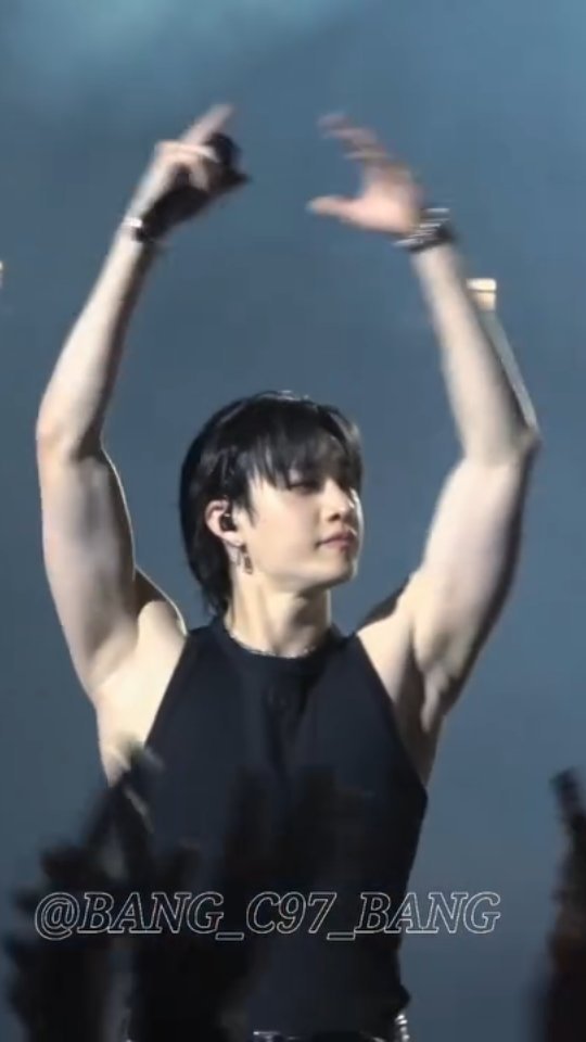 bangchan.sk 게시물 이미지: 💪🏻🐺🖤
#LoveStay #StrayKids 
#BangChan #cb97