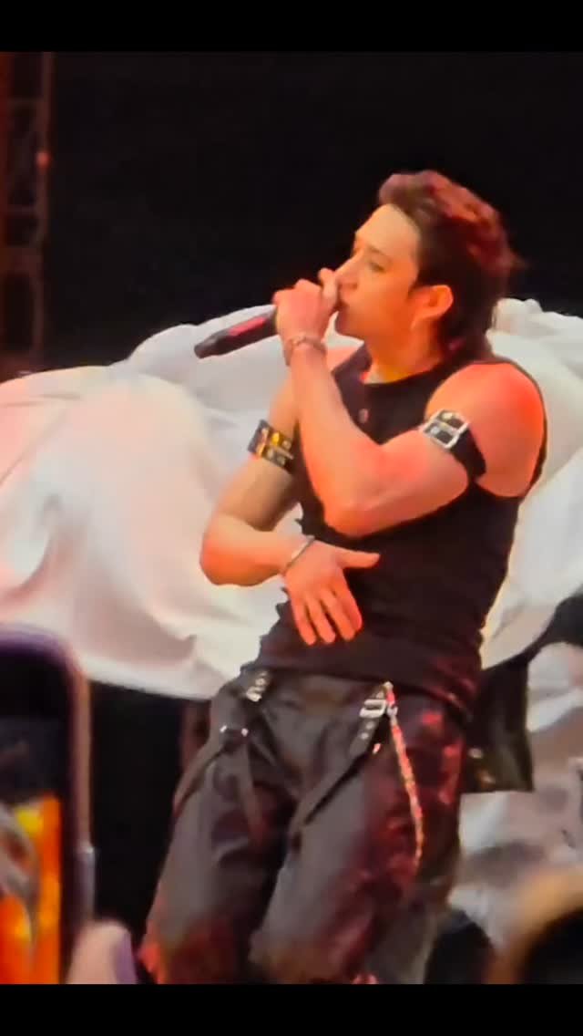 bangchan.sk 게시물 이미지: 🖤🐺
#LoveStay #StrayKids 
#BangChan #cb97