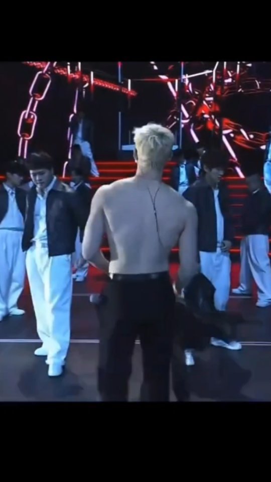 bangchan.sk 게시물 이미지: 🐺🖤
#LoveStay #StrayKids 
#BangChan #cb97