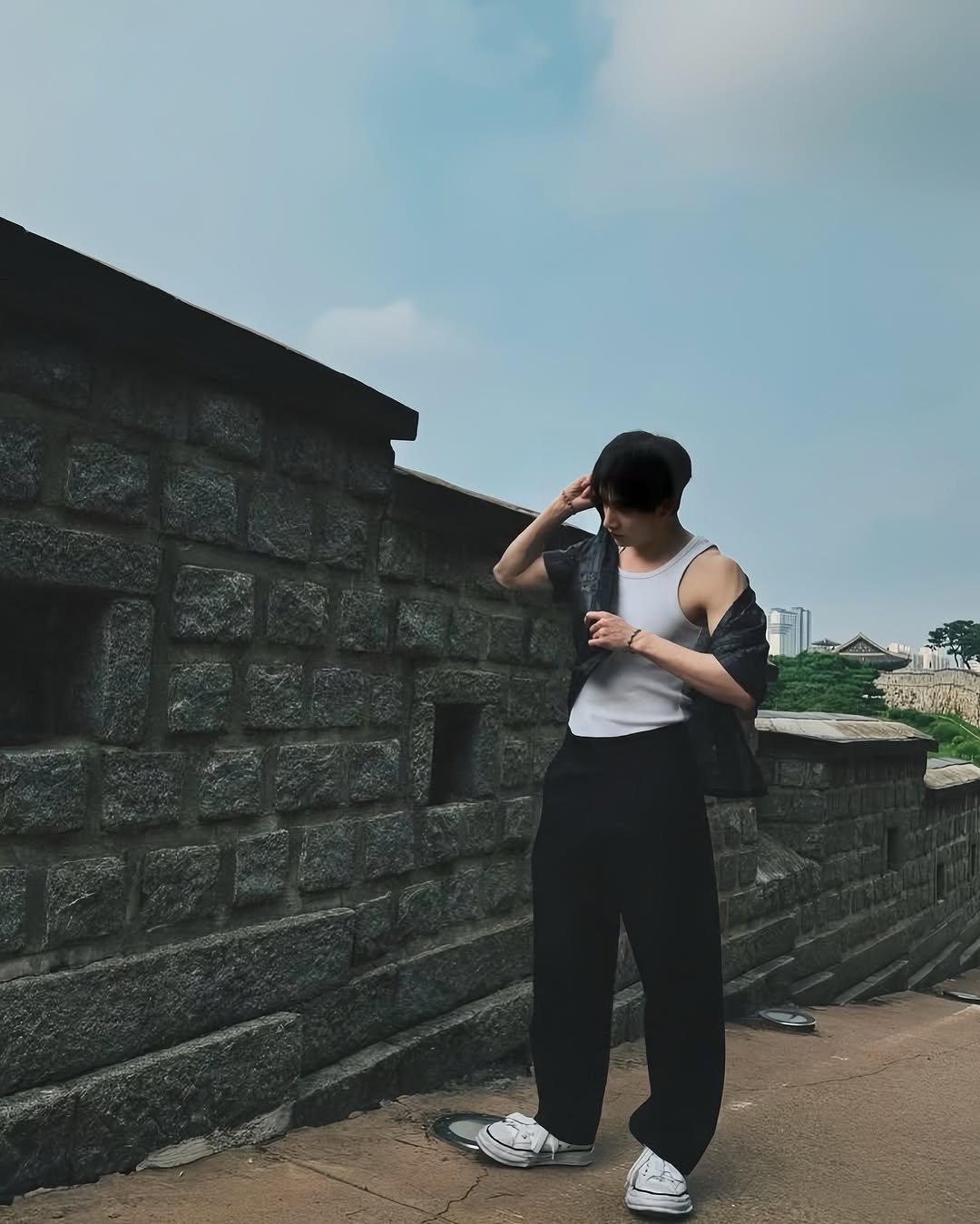 Photo shared by Stray Kids 스트레이 키즈 - Fanpage on May 02, 2025 tagging @bangchan_jypstraykids.