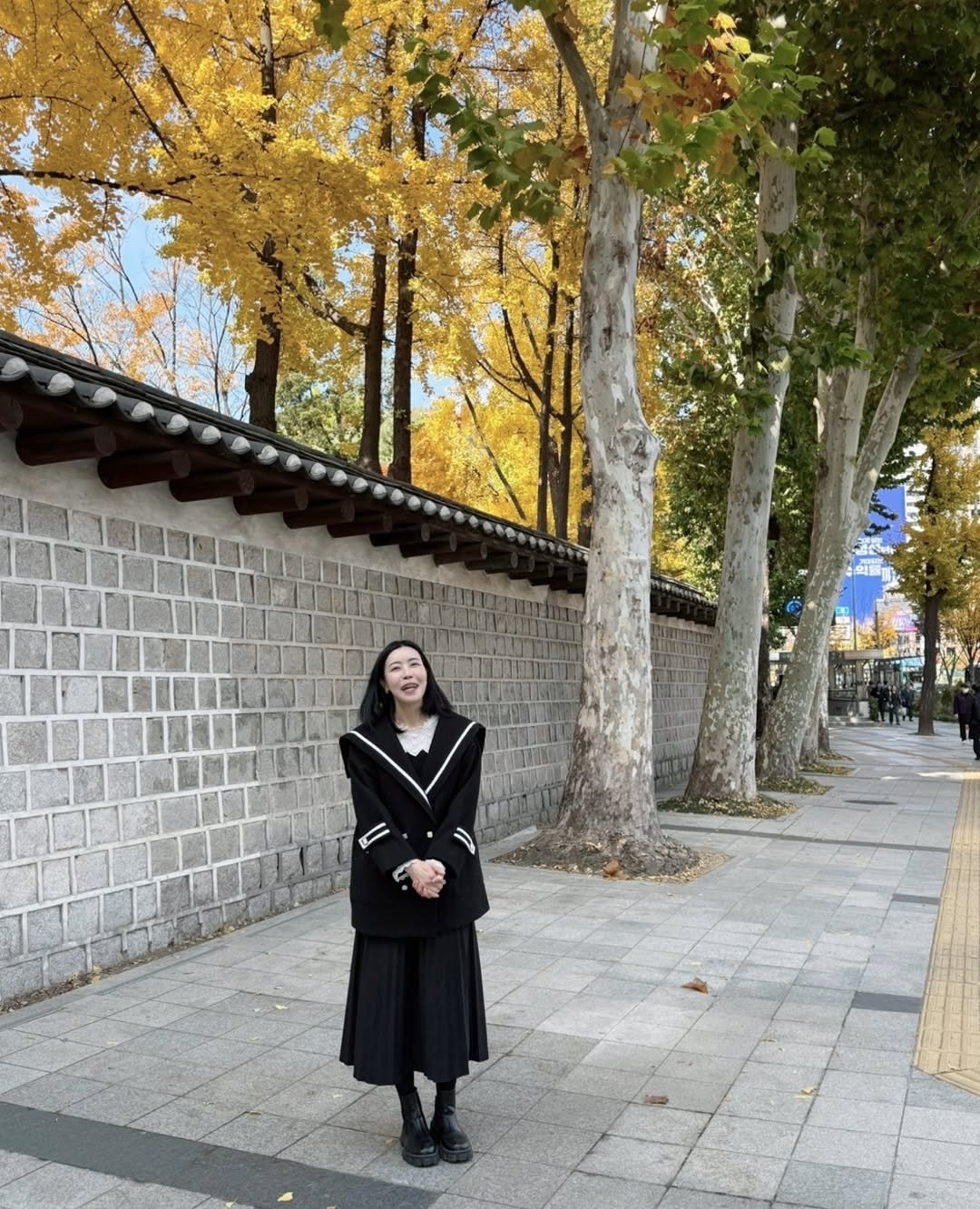 Photo by 방종임 on November 11, 2025. May be an image of turtleneck, Gyeongbokgung Palace and text.