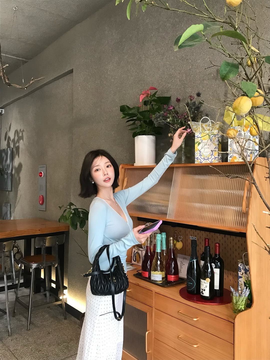 banhaejji_ 게시물 이미지: 레이스티셧에 도트스컷 입어봄🩵