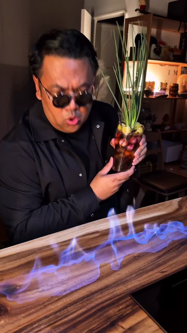 bankii_ii 게시물 이미지: I Went Back to the Fire Bartender