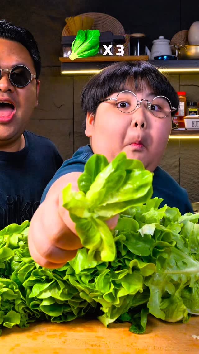 bankii_ii 게시물 이미지: My Son VS Lettuce