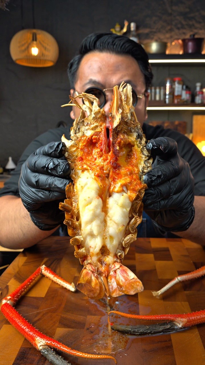 bankii_ii 게시물 이미지: Can You Eat a Giant Shrimp Frozen for 2 Years? 🦐😳
