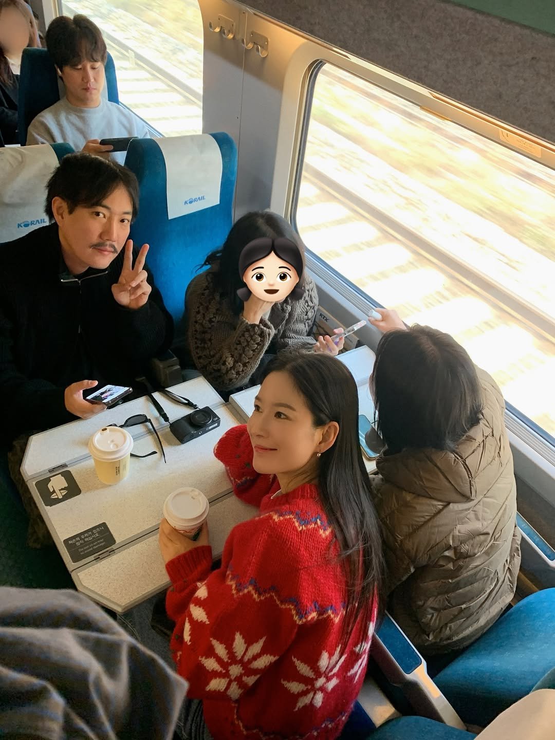 Photo by 반윤희 on November 27, 2025. May be an image of one or more people, train and text that says 'какн КОИИЛ S'.