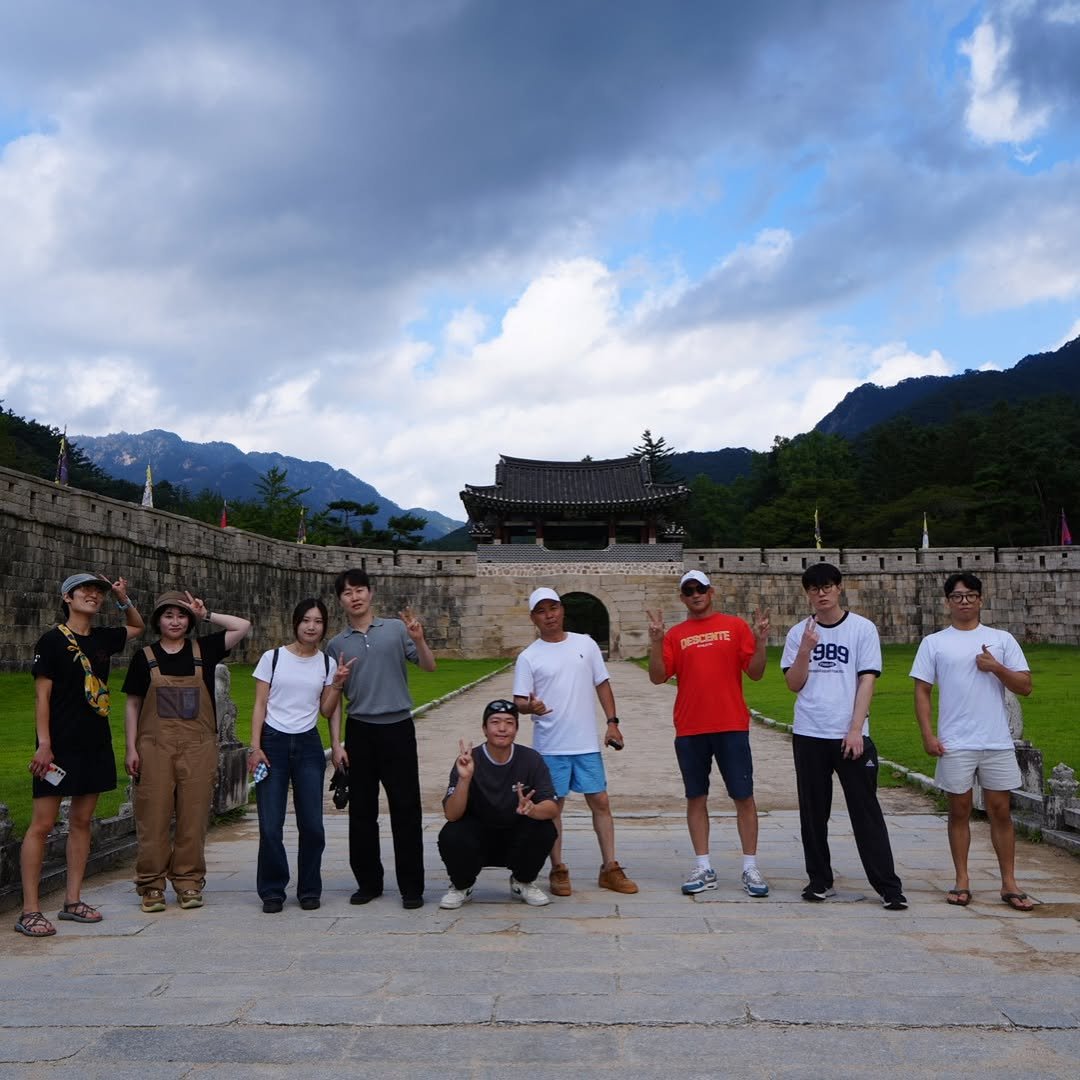 Photo shared by yeonju on September 10, 2025 tagging @base_jiujitsu_korea, @basejiujitsukorea_pc.official, and @basejiujitsu_. May be an image of 9 people, the Great Wall of China, Gyeongbokgung Palace and text.