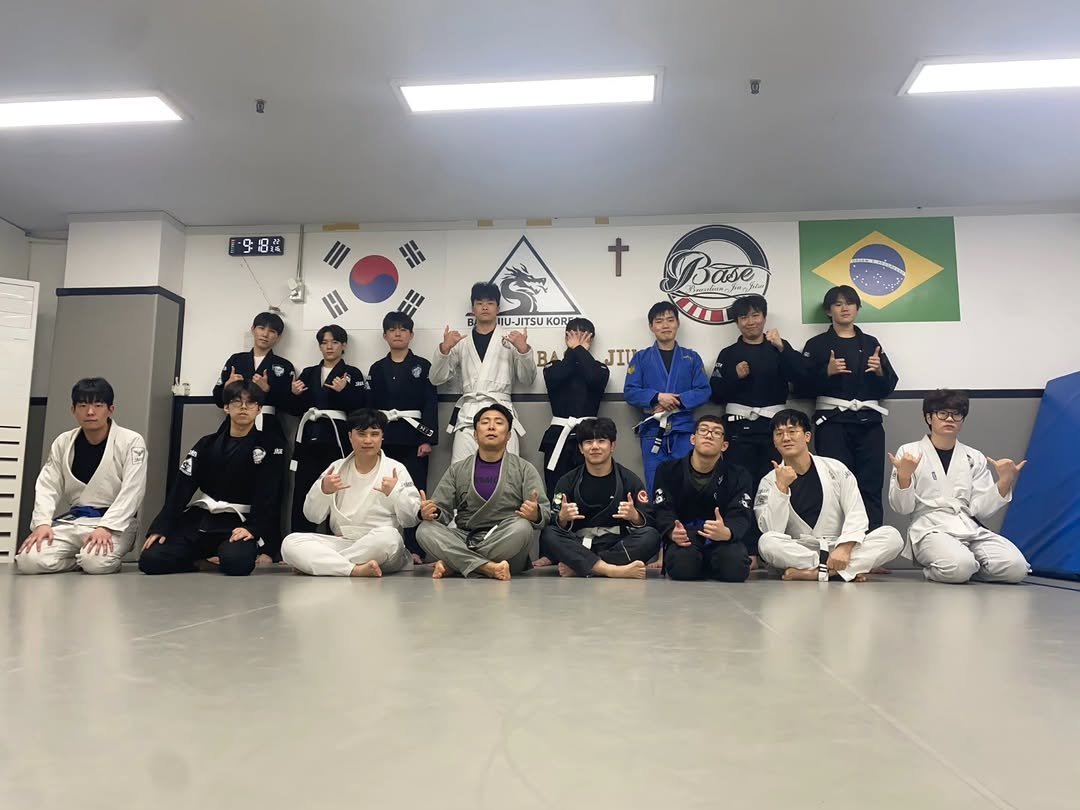 Photo by 베이스 주짓수 평촌 on March 16, 2026. May be an image of mat, belt and text.