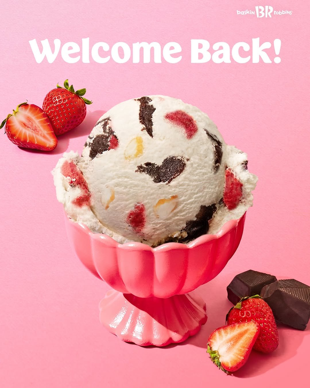 baskinrobbinskorea 게시물 이미지: 웰컴백-! 모두가 기다리던 
#사랑에빠진딸기 가 돌아왔다!!!🍓💘

한입만 먹어도...
