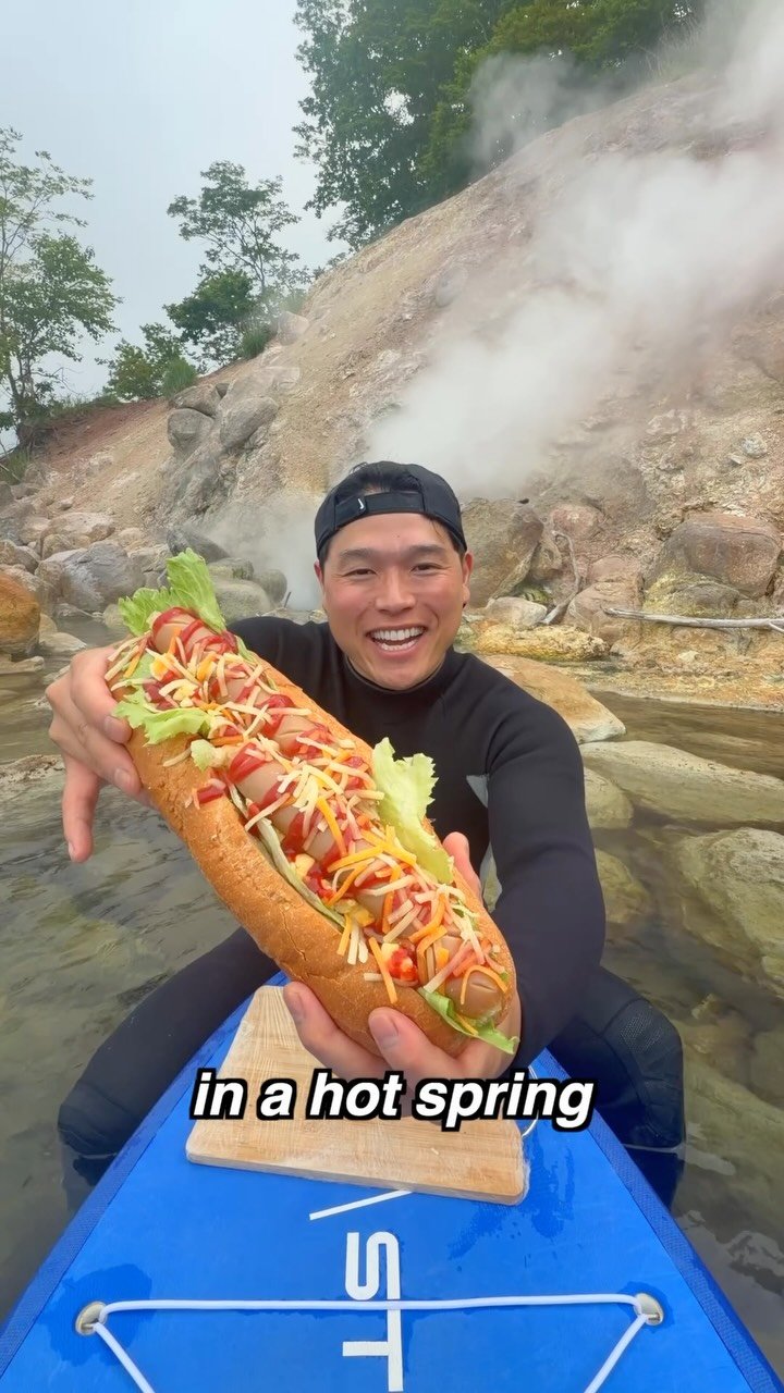 bayashi_tv 게시물 이미지: Making a Hot Dog in a Hot Spring