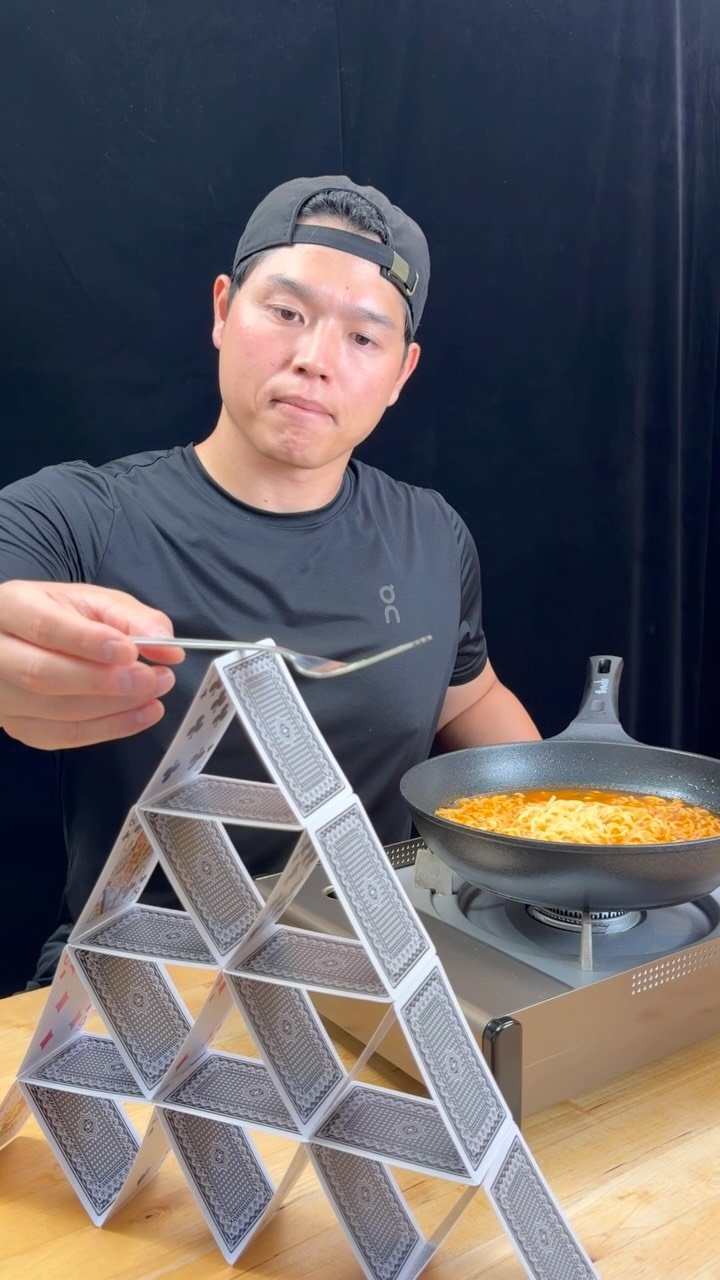 bayashi_tv 게시물 이미지: Me when cooking 🍴