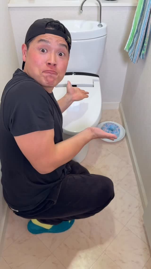 bayashi_tv 게시물 이미지: Bathroom Life Hack 🚽🧻