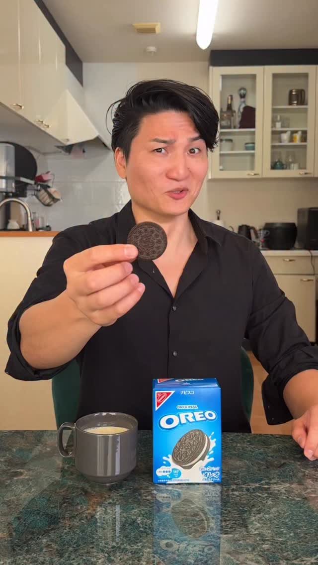 bayashi_tv 게시물 이미지: Victory dip🍪🥛