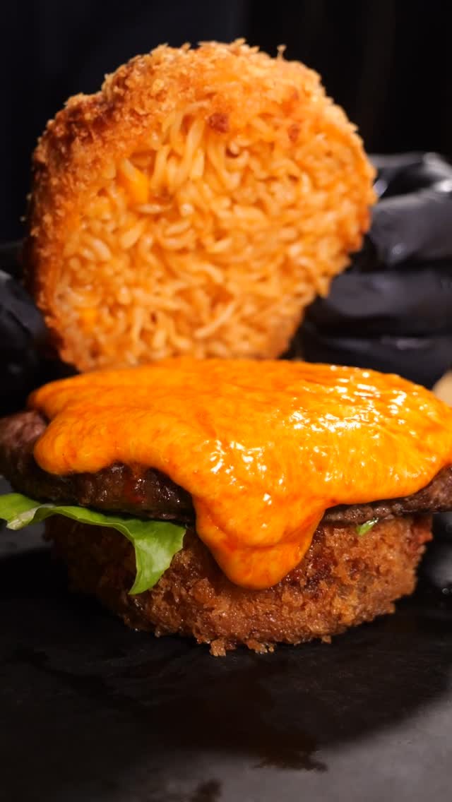 bayashi_tv 게시물 이미지: Eat or pass?🍔🌶️