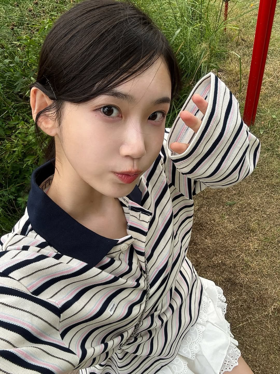 Photo shared by 김봄 | 프리랜서 배우&모델의 패션, 뷰티, vlog✨ on September 10, 2025 tagging @knownbetter_official. May be an image of 1 person, hair, top and text.