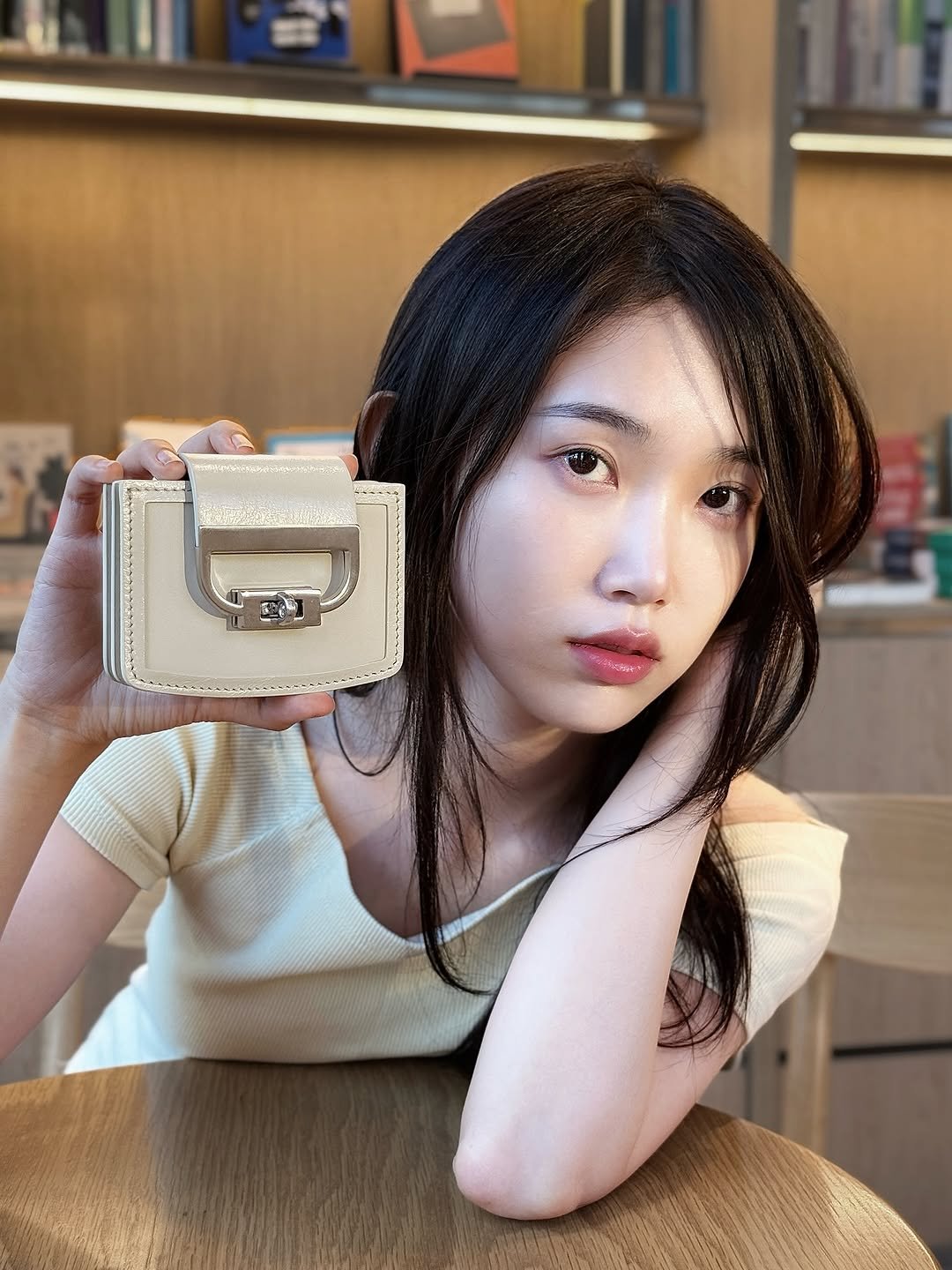 Photo shared by 김봄 | 프리랜서 배우&모델의 패션, 뷰티, vlog✨ on September 20, 2025 tagging @eklar.kr. May be an image of 1 person, portable cassette player, purse, camera and text.