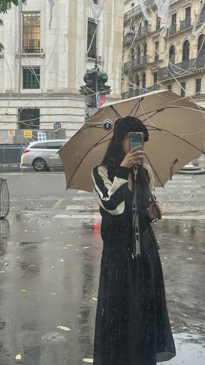 bbag_gguu 게시물 이미지: 파리여행중🥖🇫🇷
샤넬스트랩 개인소장 하려다
문의가 많아서 사다드림수준으로
몇분...