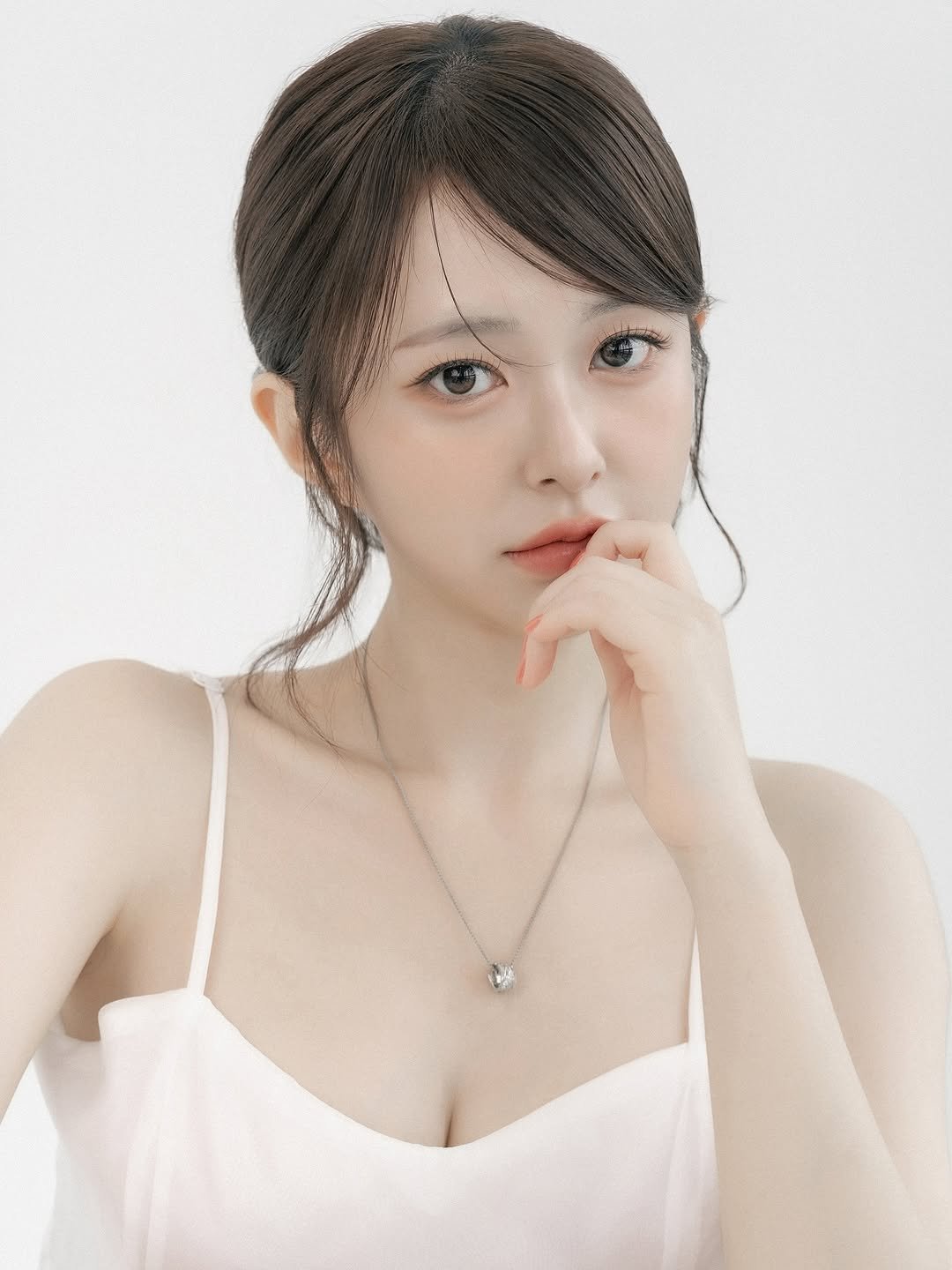 Photo shared by 빵귤(민지) on September 30, 2025 tagging @yonghoon_photo, and @studio_ryoom. May be an image of 1 person, braids, dress and text.
