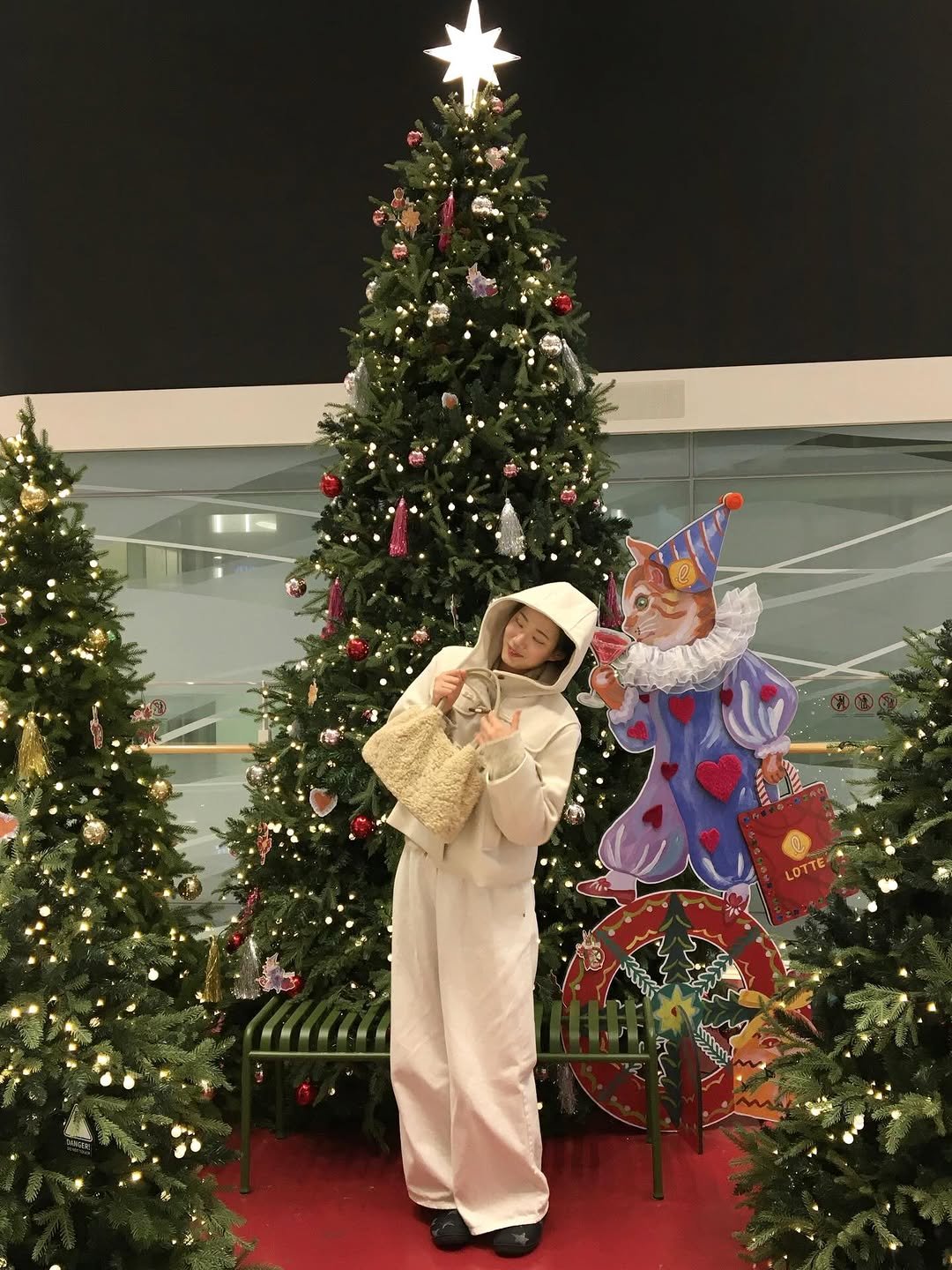 Photo shared by 다인이공 on December 15, 2025 tagging @shootandard. May be an image of gingerbread cookie, christmas tree, costume, snowman, tinsel, bath robe and text.