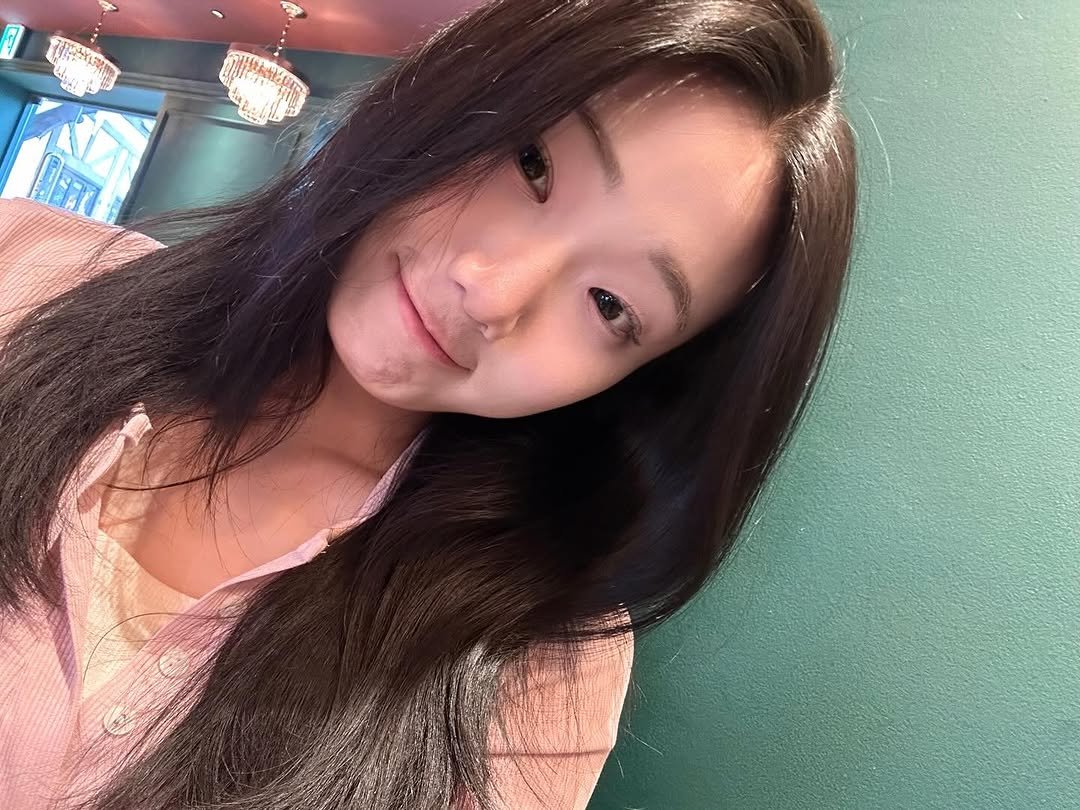 Photo by 다인이공 on November 08, 2025. May be a selfie of one or more people, hair and text.