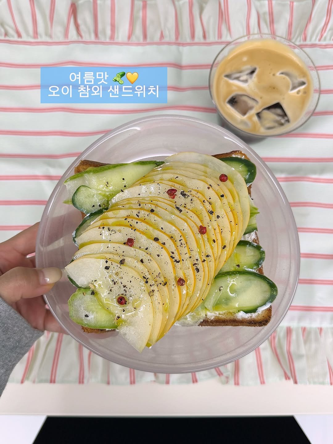 bbangsoon._2 게시물 이미지: 오이 참외 샌드위치 🥒💛 | 제품제공

여름맛 샌드위치로 강추드리는 오이 참외...