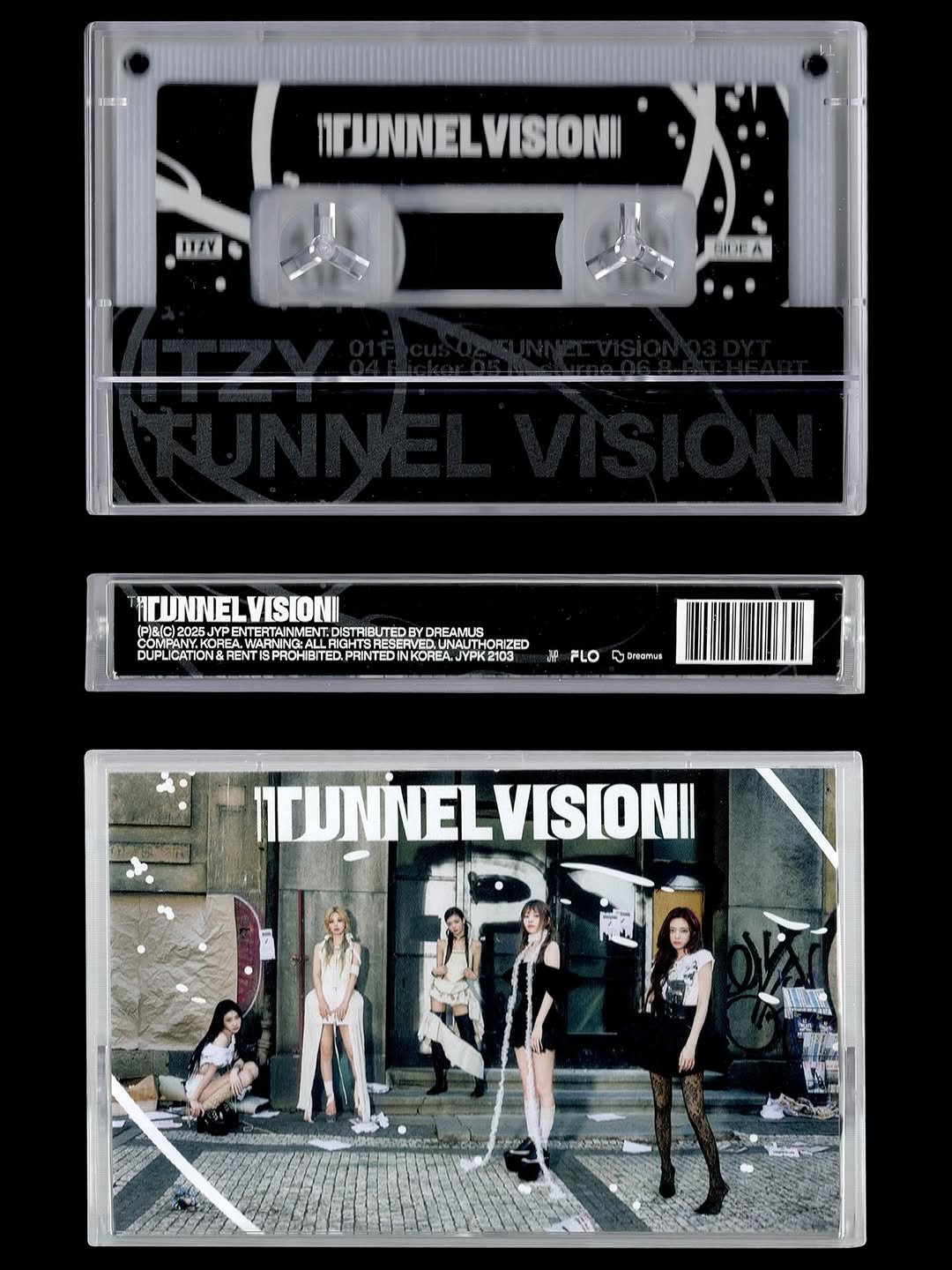 Photo by 스튜디오 빠른손 Studio Bbareunson on November 26, 2025. May be an image of poster, portable cassette player and magazine.