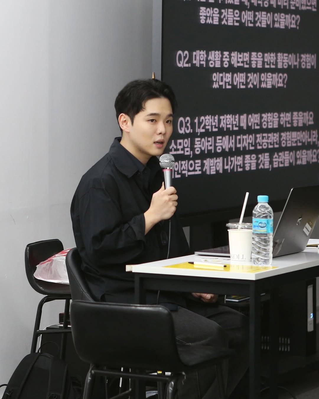 Photo shared by 스튜디오 빠른손 Studio Bbareunson on October 27, 2025 tagging @hivcdofficial. May be an image of one or more people, top and text.