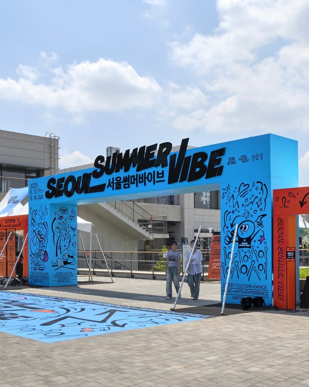 Photo shared by 스튜디오 빠른손 Studio Bbareunson on June 27, 2025 tagging @seoul.summer.vibe. May be an image of 2 people, signboard and text.