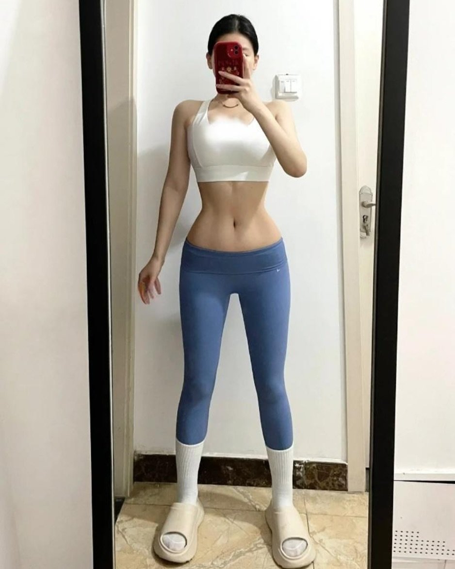 bbo.y00ng 게시물 이미지: 2025.04.21
아침헬스 가기 전 공복 눈바디 기록