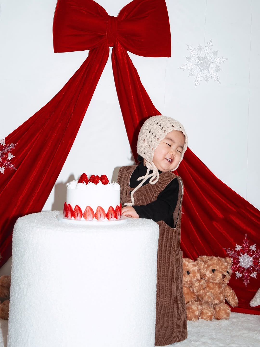 Photo by 💖뽀zip💖 on December 29, 2025. May be an image of baby, cake and text.