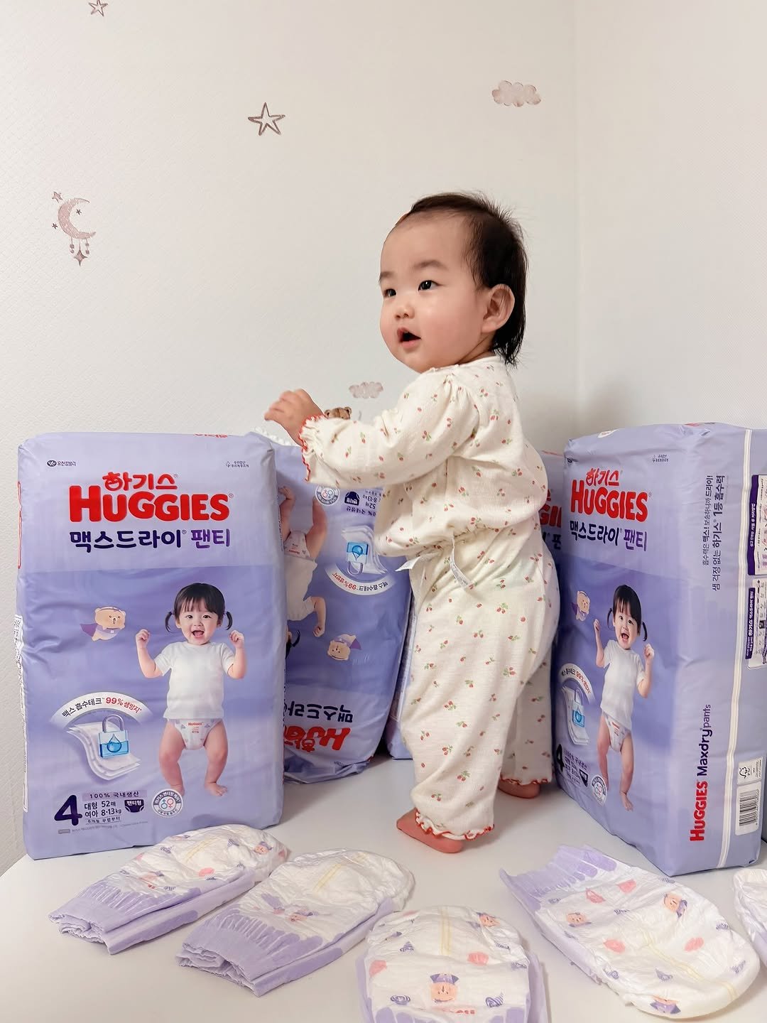 Photo shared by 💖뽀zip💖 on October 25, 2025 tagging @huggies_diary, and @huggies_korea. May be an image of baby, toy and text.