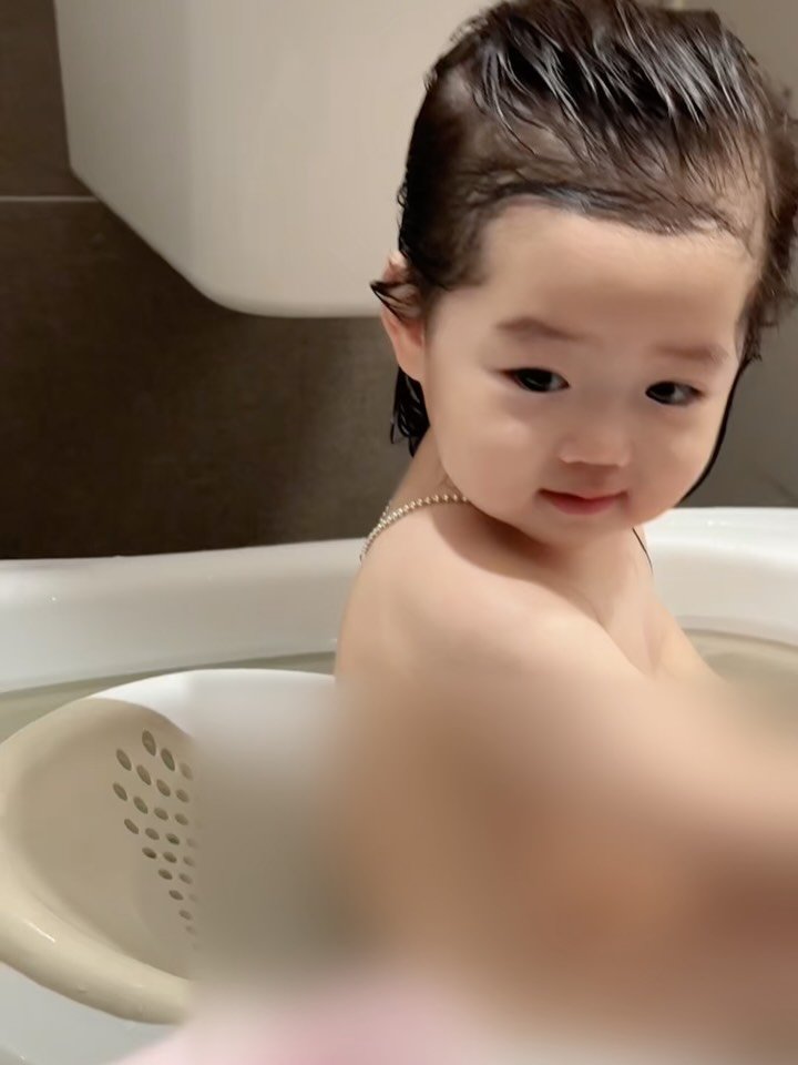 bbomool418 게시물 이미지: 목욕할때가 가장 예뽀…👶🏻💕💕💕
(퉁퉁부은 아침이랑 다른 모습) ㅋㅋㅋㅋㅋ...