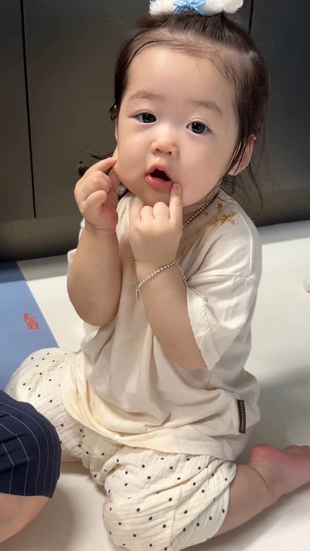 bbomool418 게시물 이미지: 요즘 이쁜짓도 잘해요 🤗

옷에 묻은 건 된장입니다..