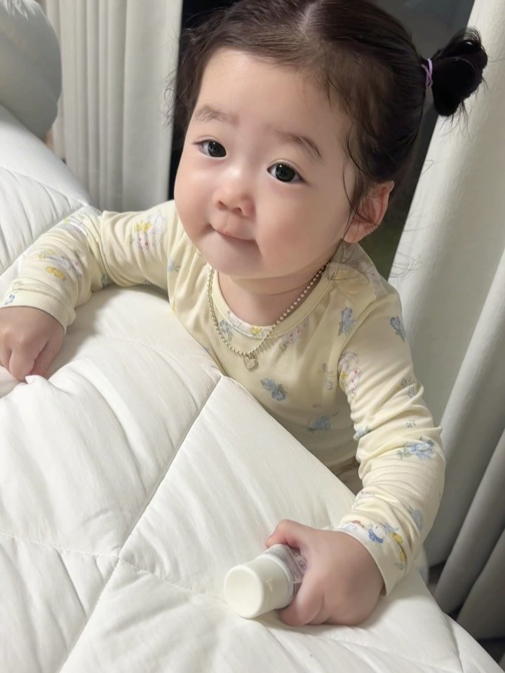 bbomool418 게시물 이미지: 1.침대도 올라오는 악바리 아기👶🏻
2.통아저씨도 울고 갈 유연한 몸을 가진...