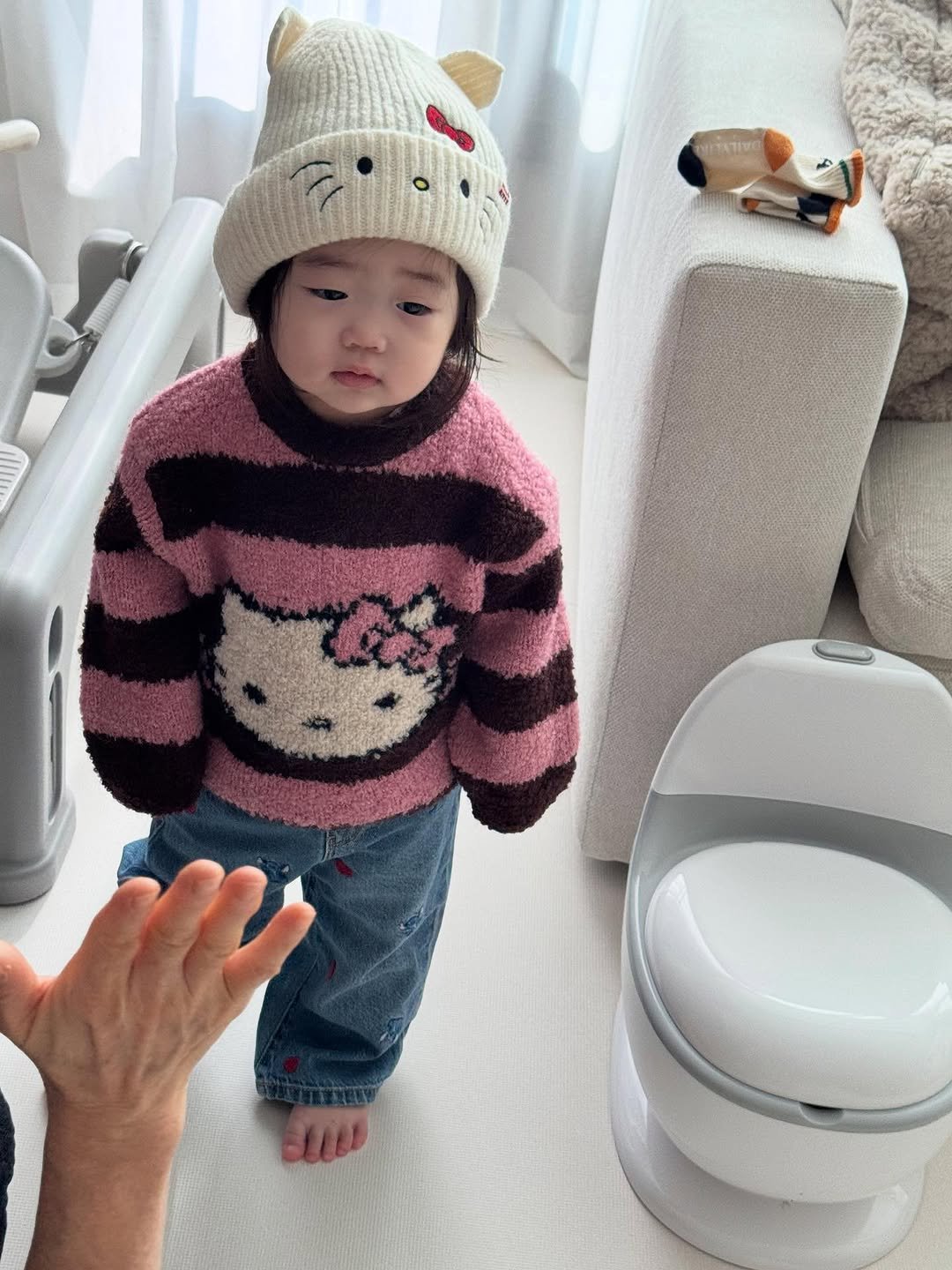 Photo by 김아인 (뽀물이 👶🏻) on November 09, 2025. May be an image of baby, hat, knit, diaper and text.