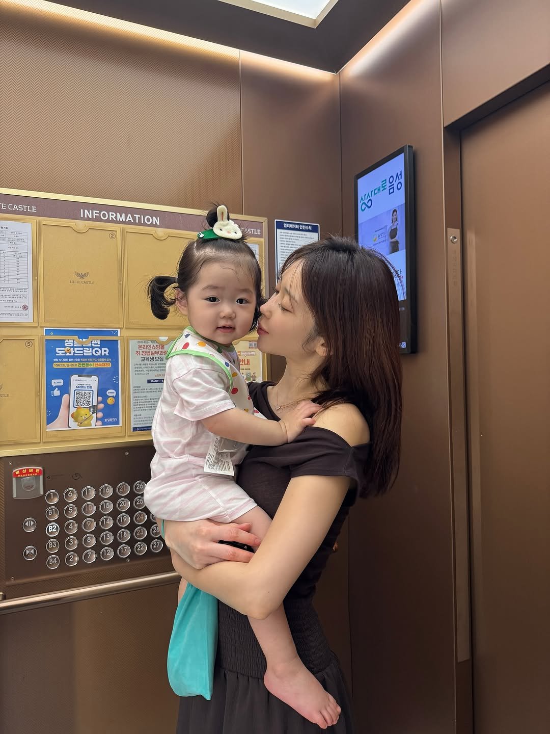 Photo by 민스샵 ㅣ 미인채 대표  천정민 on August 08, 2025. May be an image of 1 person, baby, people kissing and text.