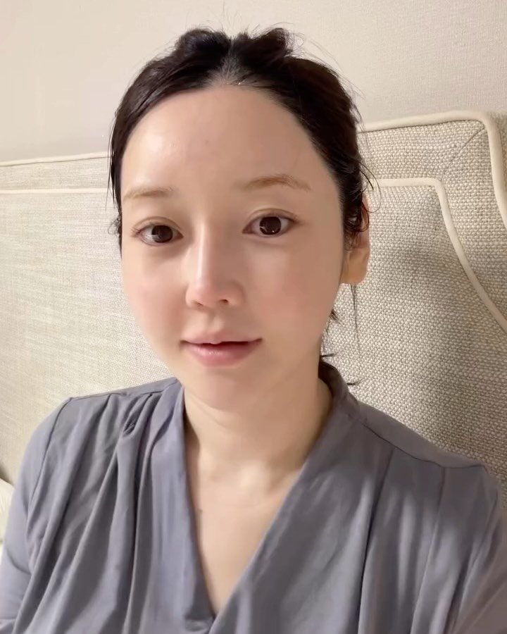 bbomool418 게시물 이미지: 어제 멘탈 탈탈 털렸던 하루😁ㅋㅋㅋㅋ
울 아인이 잠시도 가만히 있지 않아서
외할미랑...