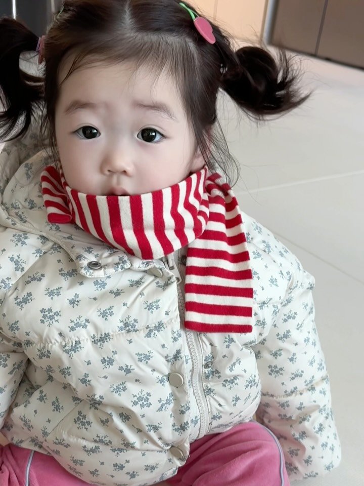 bbomool418 게시물 이미지: 추우니까 패딩 꽁꽁 싸매고☃️
어린이집 다녀왔어요