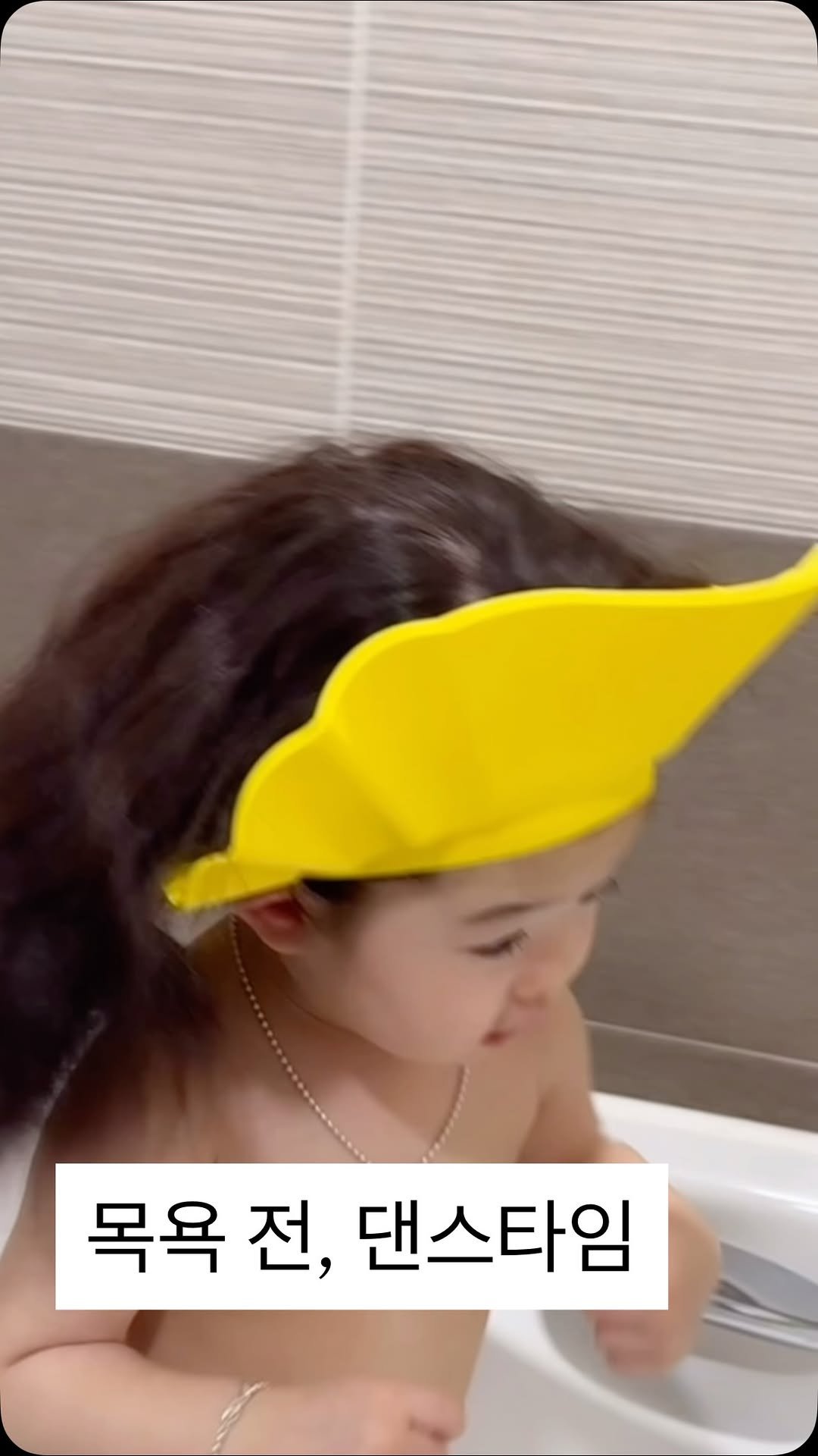 bbomool418 게시물 이미지: 목욕하려고 준비하는데
갑자기 둥글게 둥글게 춤을..🕺🏻🕺🏻