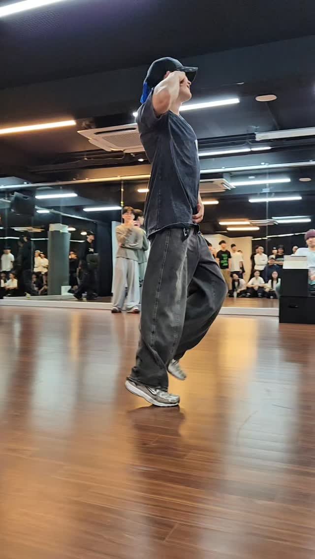 bboy_javelin 게시물 이미지: @beast_the_lights 교수님 A+ 주세요🫶