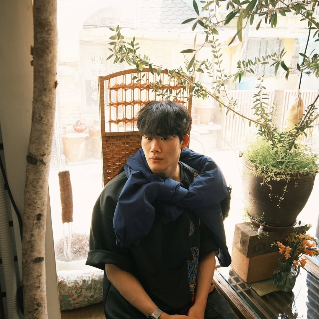 Photo by 오명교 on March 30, 2026. May be an image of duffle coat and text.