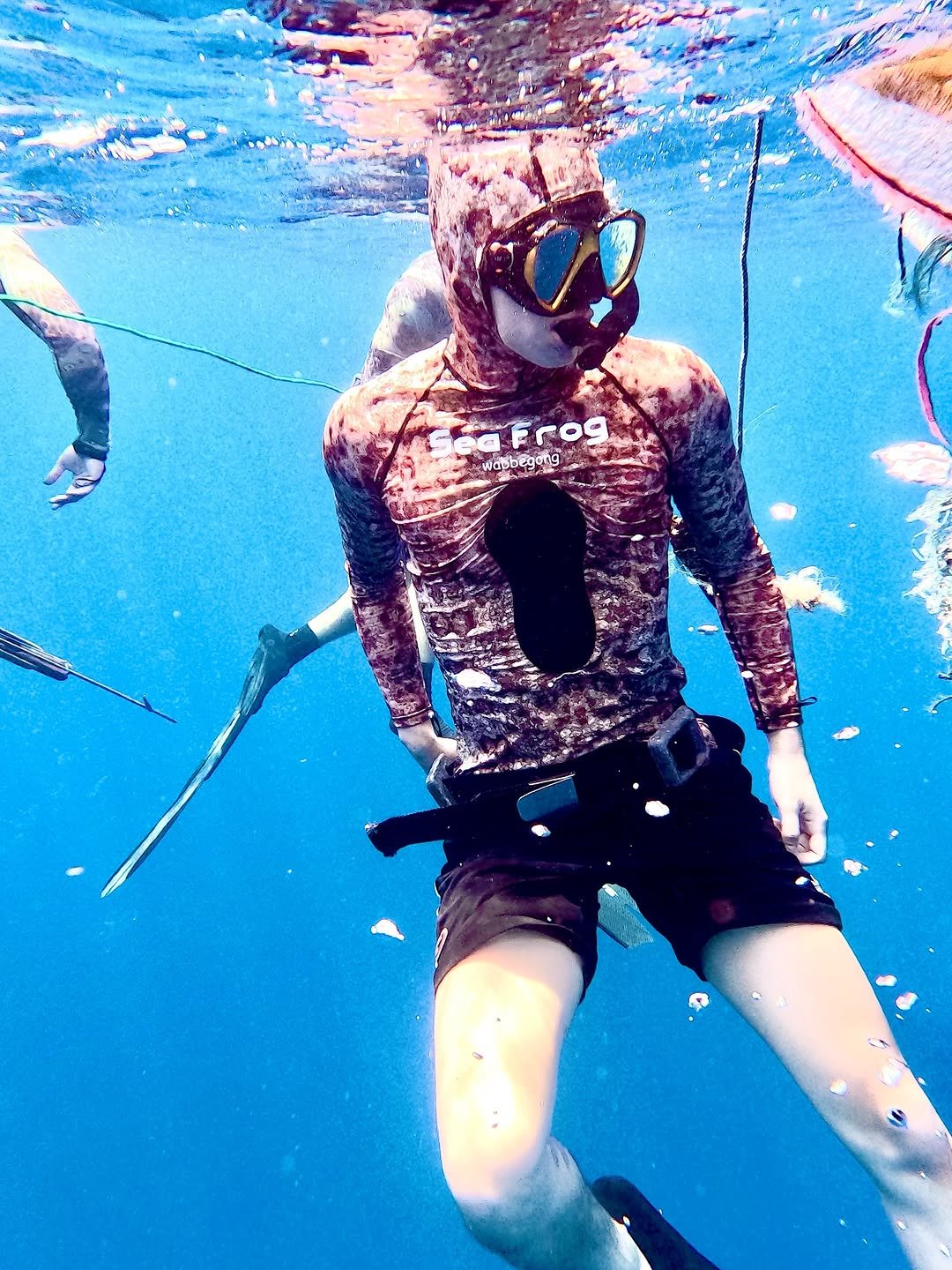 Photo by BRIGHT on August 27, 2025. May be an image of 2 people, people swimming, wetsuit, snorkel and text.