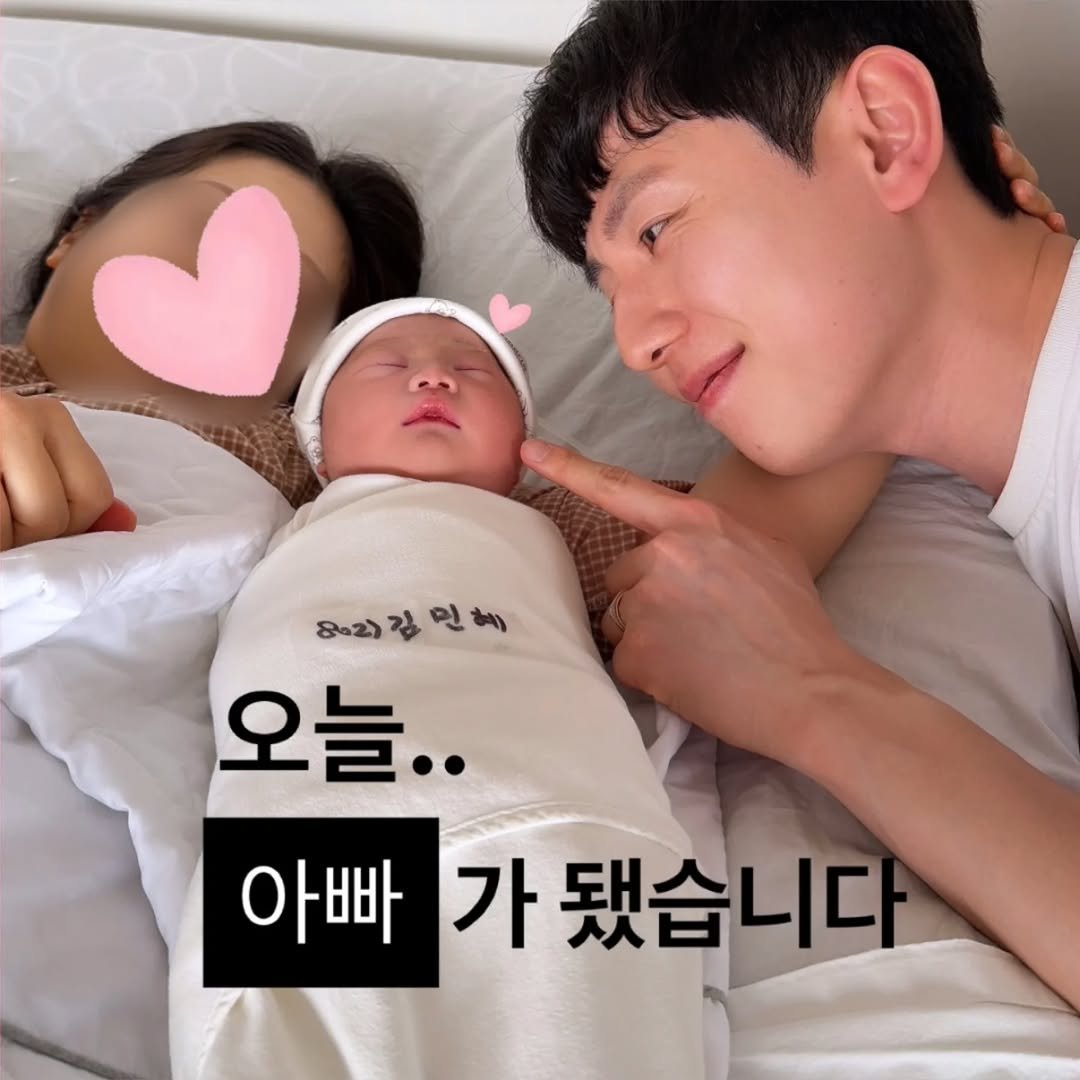 Photo by 쀼약사 l 변종석 on February 13, 2026. May be an image of diaper and text that says '8리)김 802) 김 8리김민헤 민혜 인 오늘. 아빠 가됐습니다'.