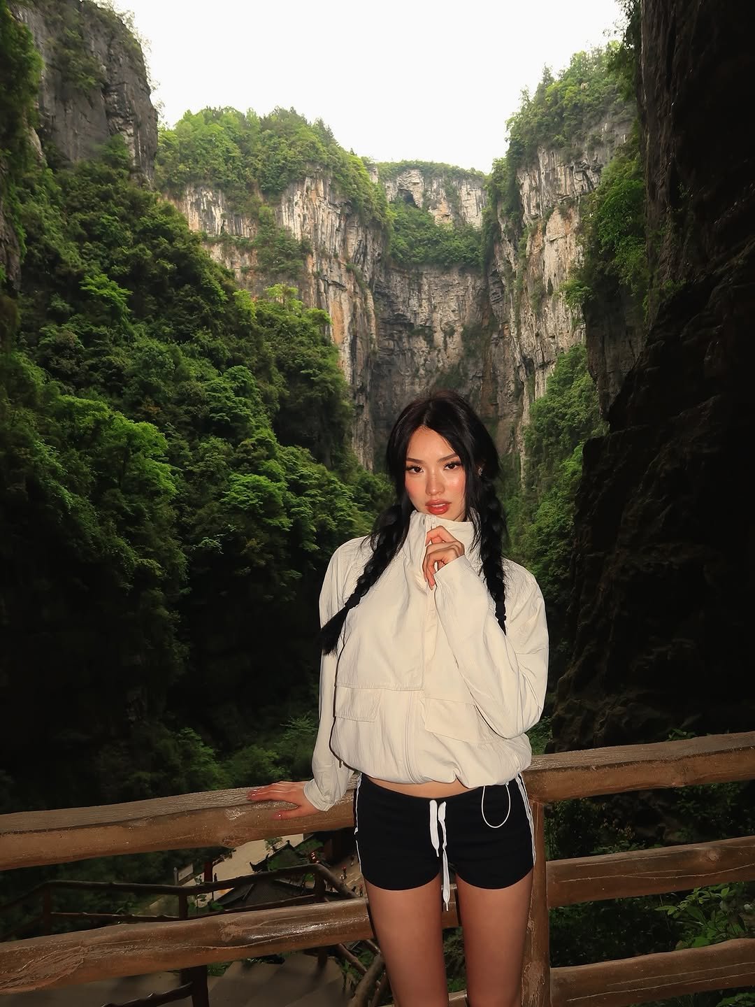 bbyambi 게시물 이미지: touching grass china edition