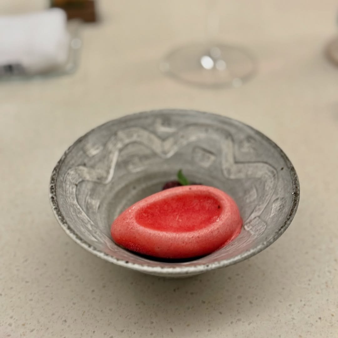 Photo by 뿅글이 on December 24, 2024.