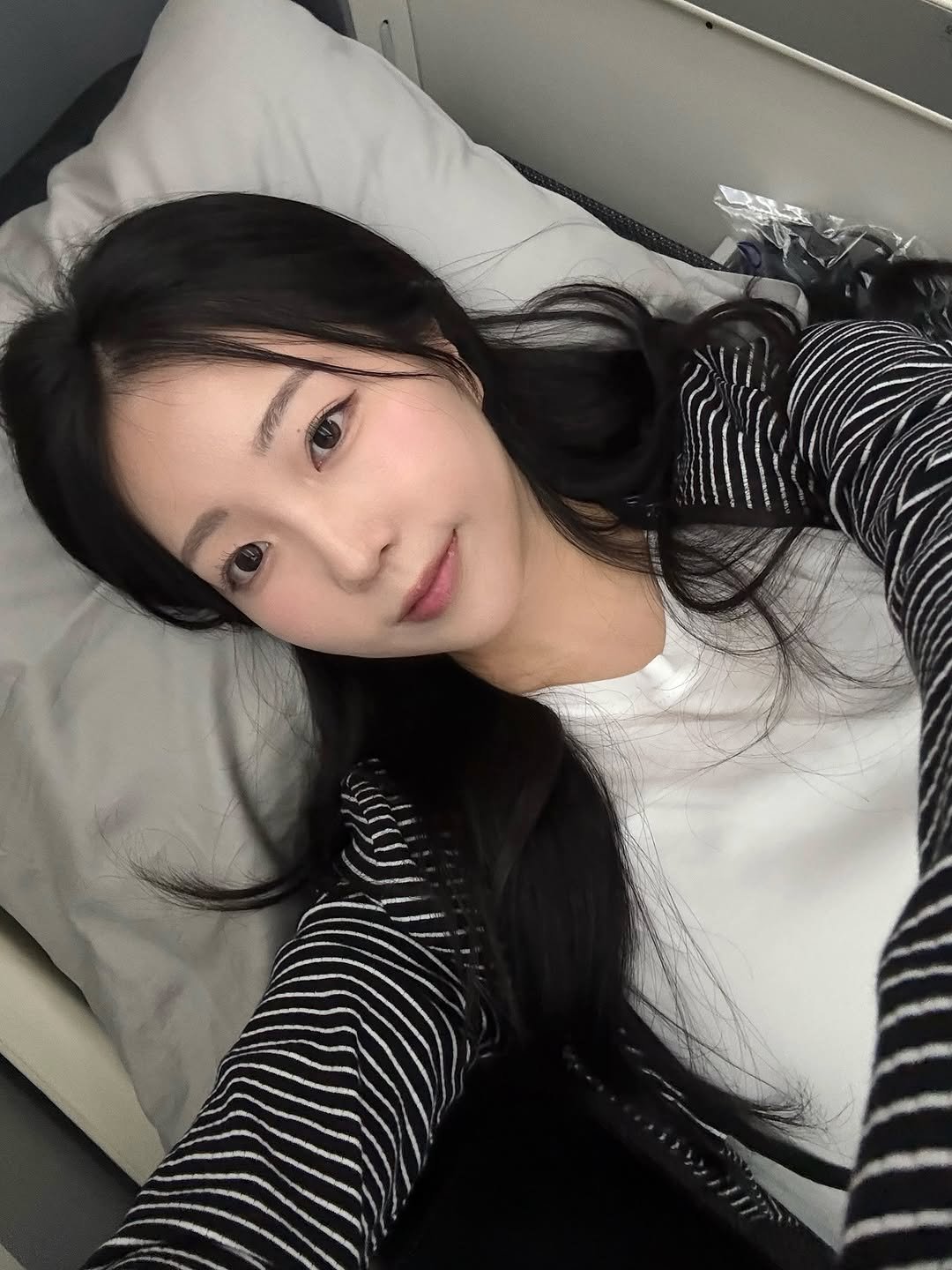 Photo by 뿅글이 on September 03, 2025. May be a selfie of 1 person, hair, top and text.