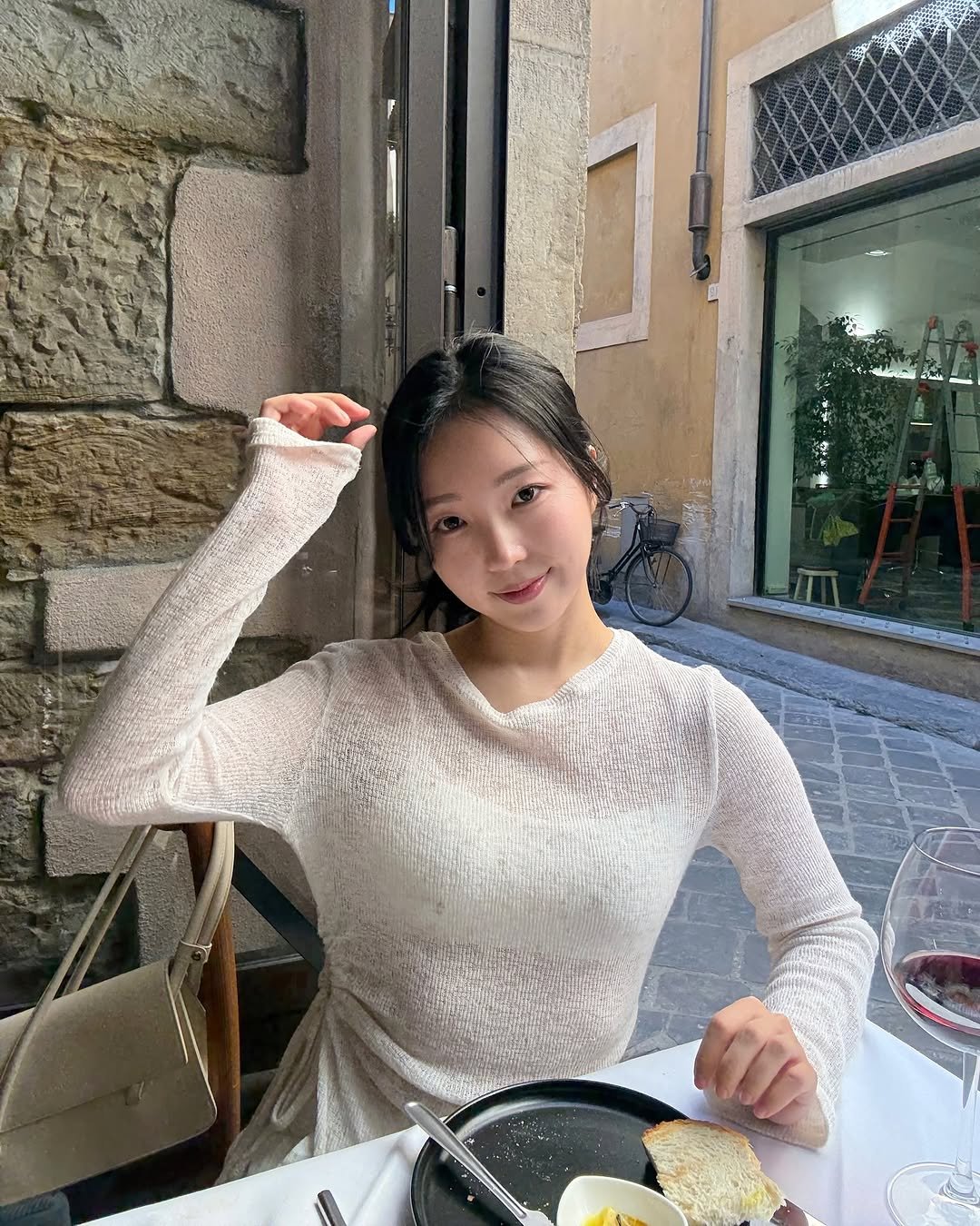 Photo by 뿅글이 on September 05, 2025. May be an image of 1 person, turtleneck and text.